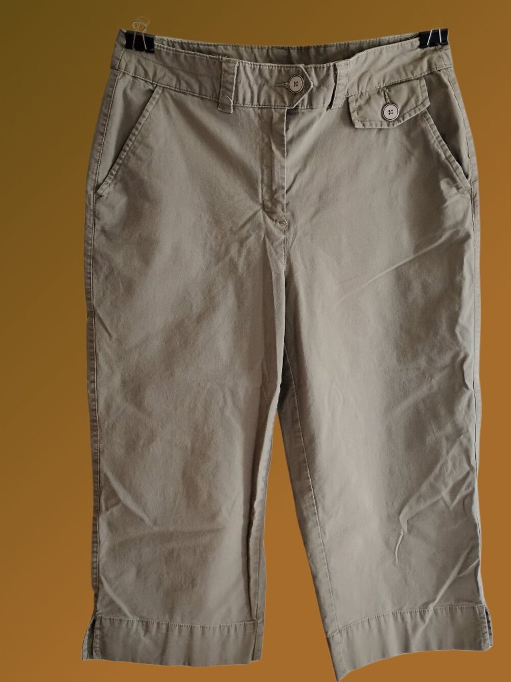WOMEN'S KHAKI CAPRI PANTS SIZE 8